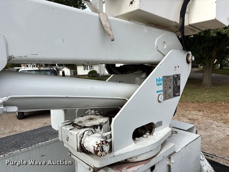 image for item EE4067 2001 Freightliner FL70 bucket truck