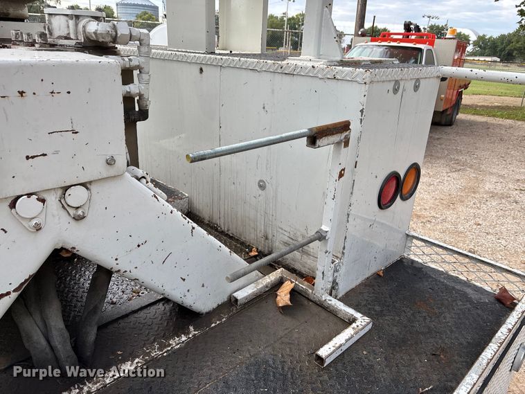 image for item EE4067 2001 Freightliner FL70 bucket truck