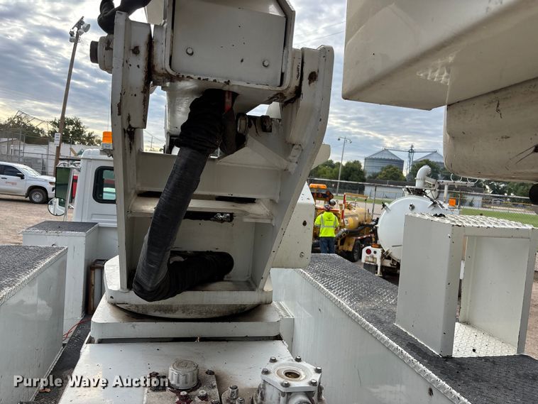 image for item EE4067 2001 Freightliner FL70 bucket truck