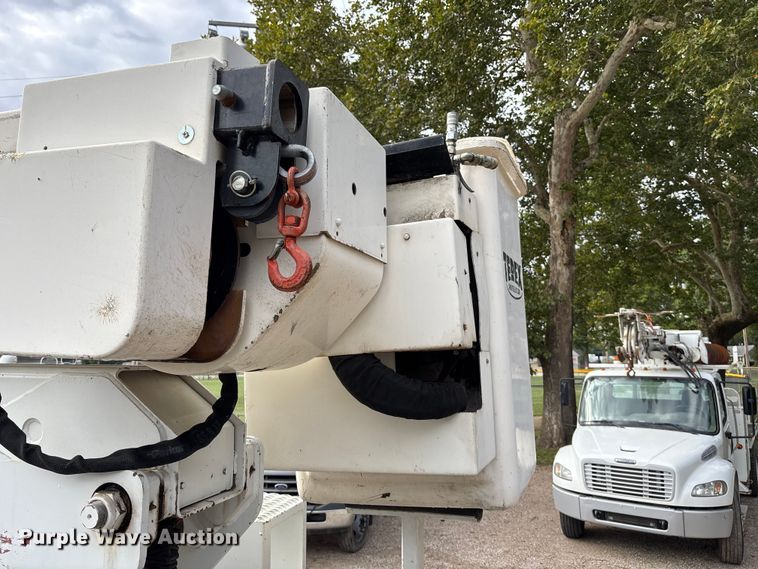 image for item EE4067 2001 Freightliner FL70 bucket truck