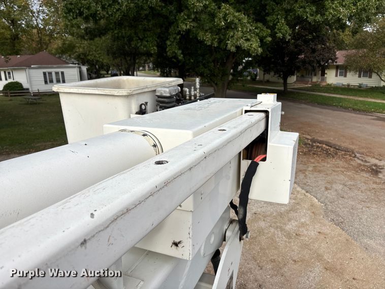 image for item EE4067 2001 Freightliner FL70 bucket truck