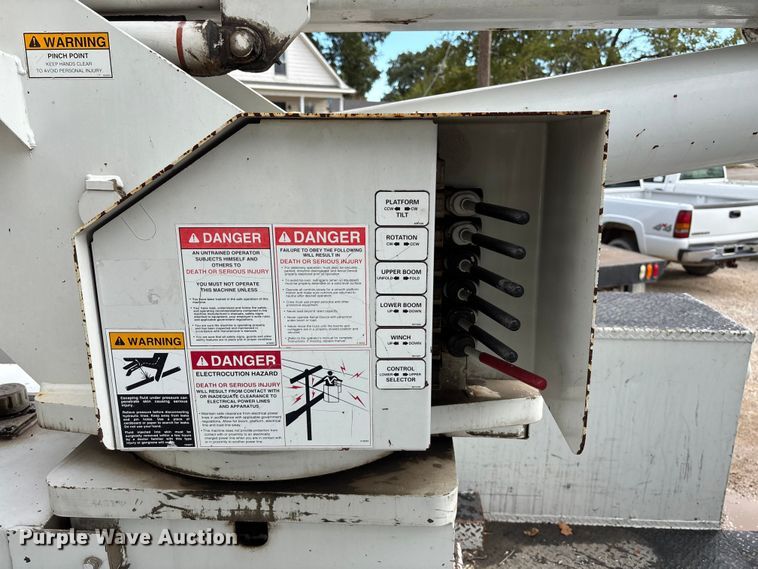 image for item EE4067 2001 Freightliner FL70 bucket truck