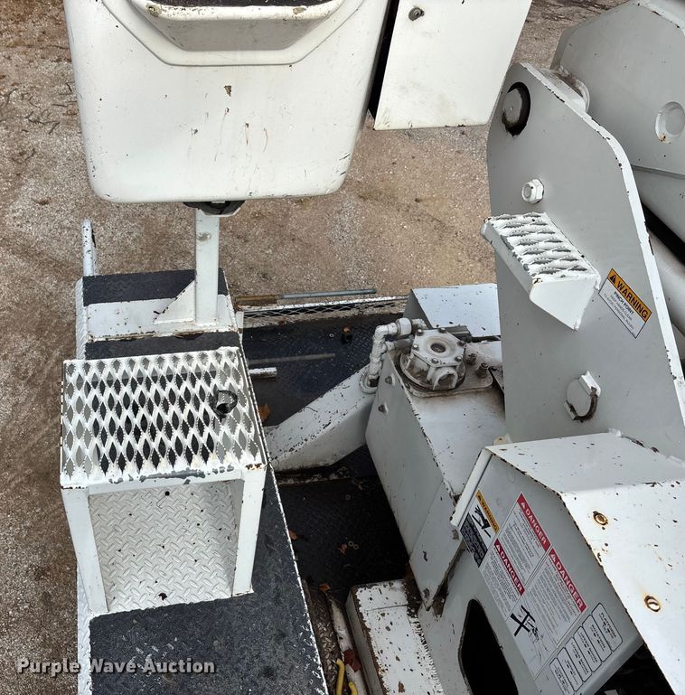 image for item EE4067 2001 Freightliner FL70 bucket truck