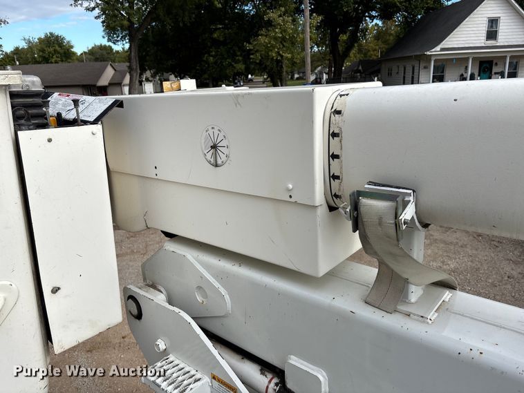 image for item EE4067 2001 Freightliner FL70 bucket truck