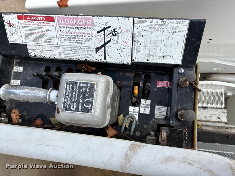 image for item EE4067 2001 Freightliner FL70 bucket truck