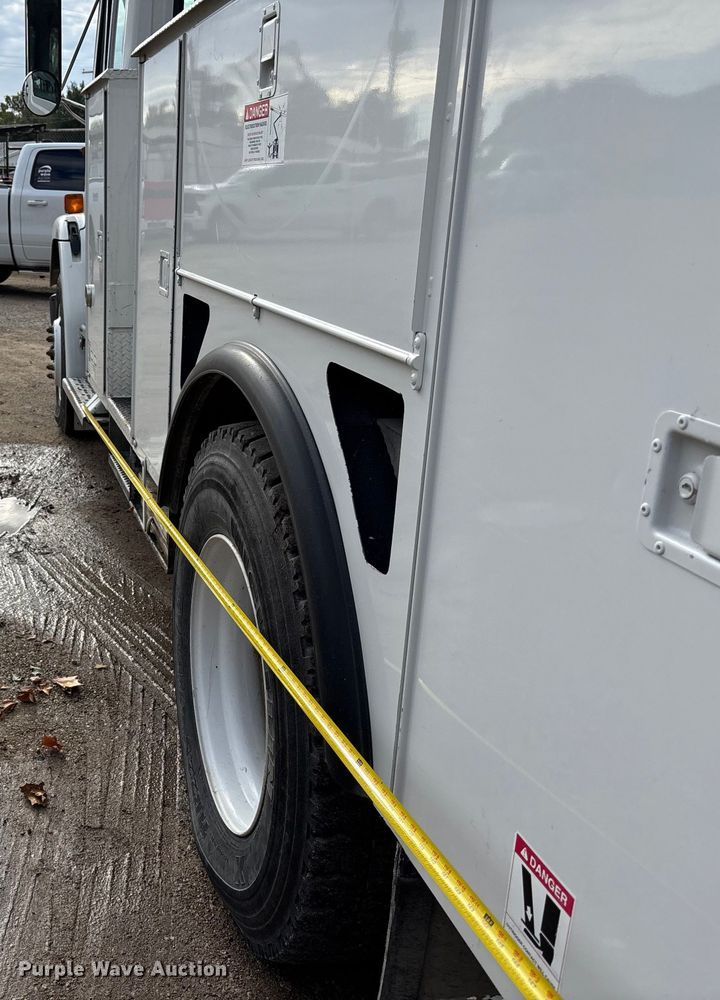 image for item EE4067 2001 Freightliner FL70 bucket truck