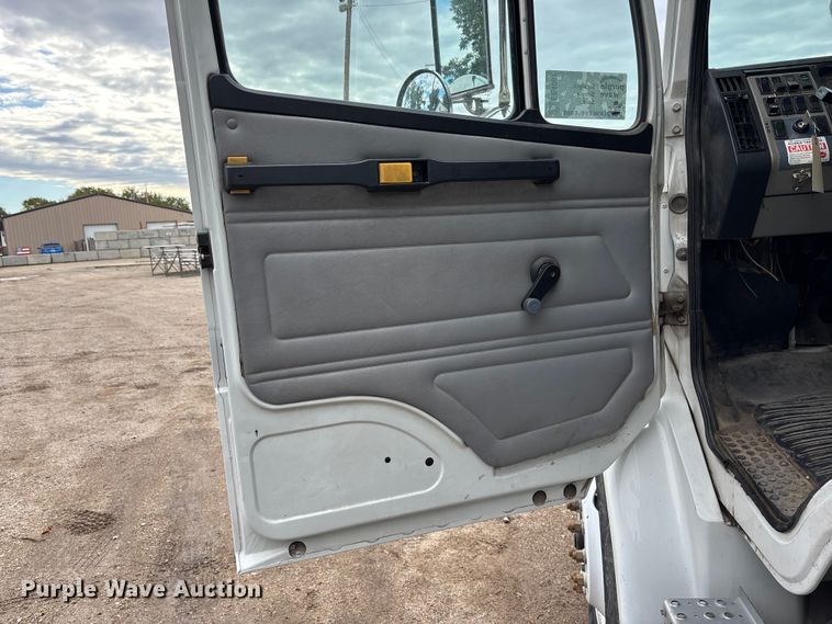 image for item EE4067 2001 Freightliner FL70 bucket truck