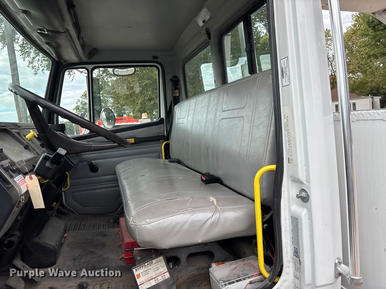 image for item EE4067 2001 Freightliner FL70 bucket truck