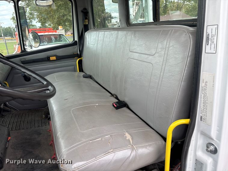 image for item EE4067 2001 Freightliner FL70 bucket truck