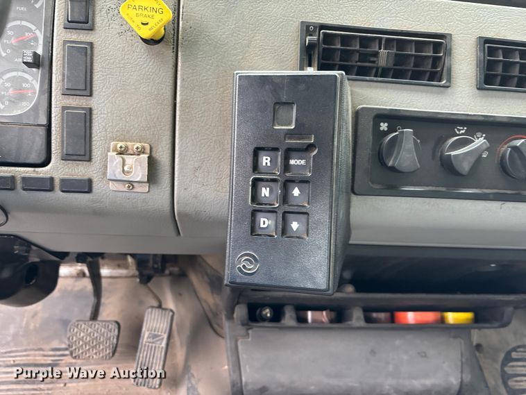 image for item EE4067 2001 Freightliner FL70 bucket truck