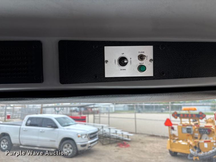 image for item EE4067 2001 Freightliner FL70 bucket truck