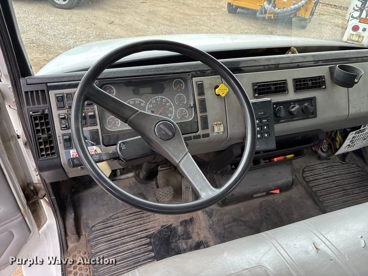 image for item EE4067 2001 Freightliner FL70 bucket truck