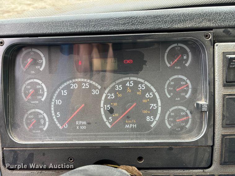 image for item EE4067 2001 Freightliner FL70 bucket truck