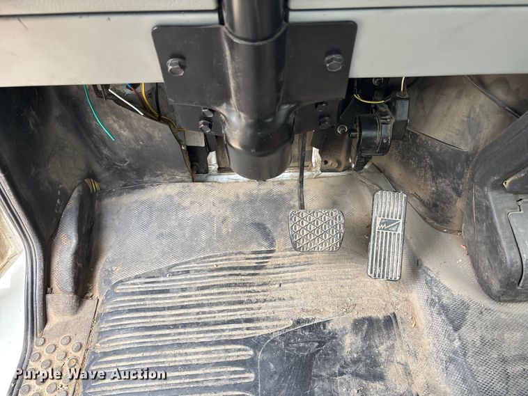 image for item EE4067 2001 Freightliner FL70 bucket truck