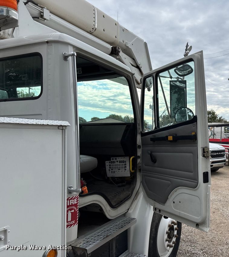 image for item EE4067 2001 Freightliner FL70 bucket truck