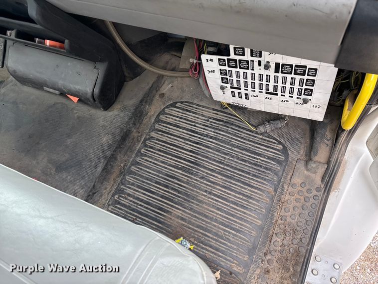 image for item EE4067 2001 Freightliner FL70 bucket truck