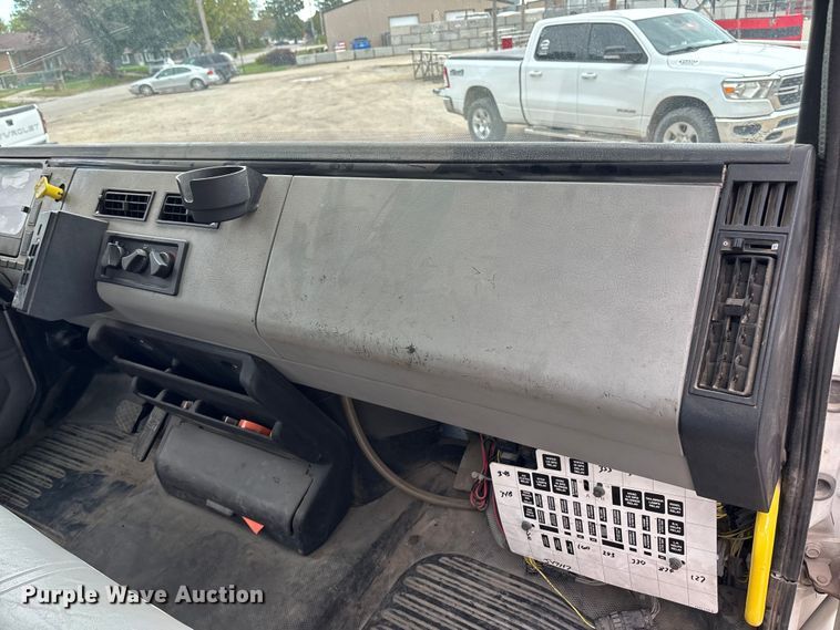 image for item EE4067 2001 Freightliner FL70 bucket truck