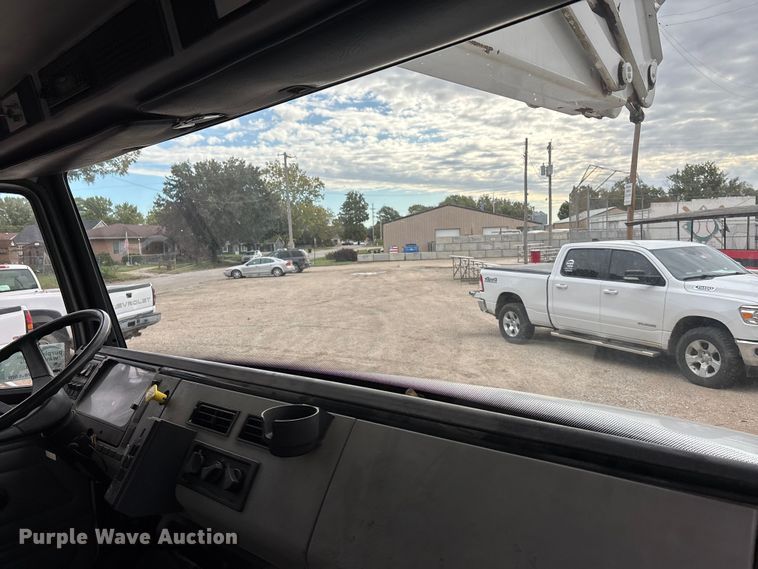 image for item EE4067 2001 Freightliner FL70 bucket truck