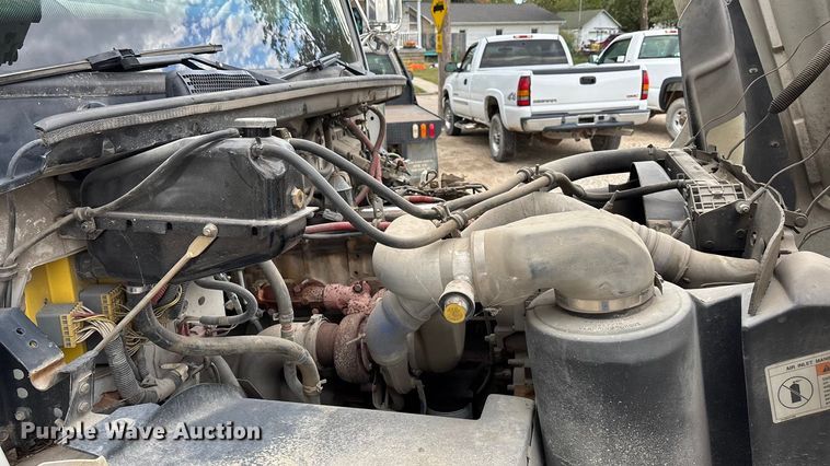 image for item EE4067 2001 Freightliner FL70 bucket truck