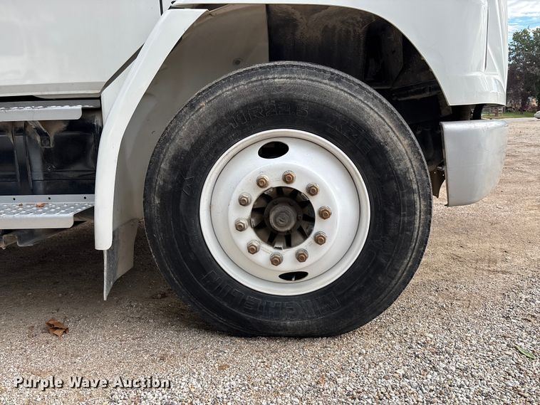 image for item EE4067 2001 Freightliner FL70 bucket truck