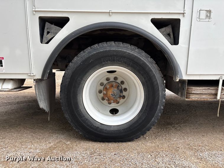 image for item EE4067 2001 Freightliner FL70 bucket truck