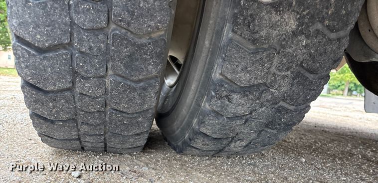 image for item EE4067 2001 Freightliner FL70 bucket truck