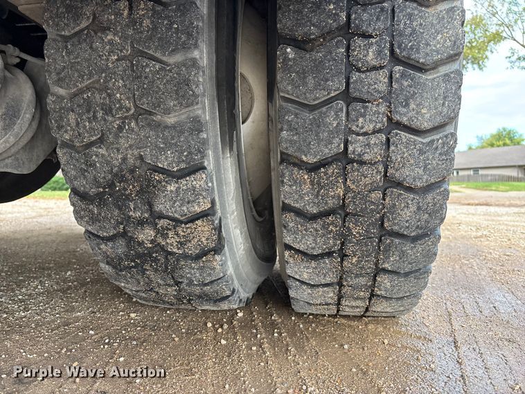 image for item EE4067 2001 Freightliner FL70 bucket truck