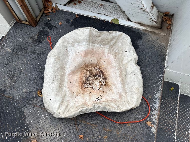 image for item EE4067 2001 Freightliner FL70 bucket truck