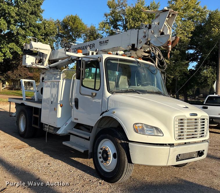 image for item EE4068 2003 Freightliner M2 digger derrick truck