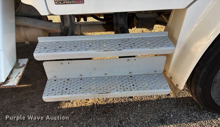 image for item EE4068 2003 Freightliner M2 digger derrick truck