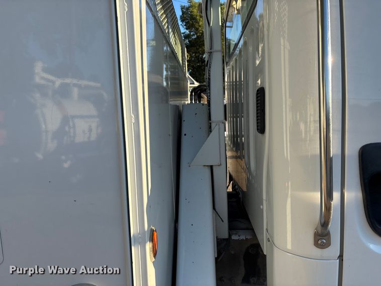 image for item EE4068 2003 Freightliner M2 digger derrick truck