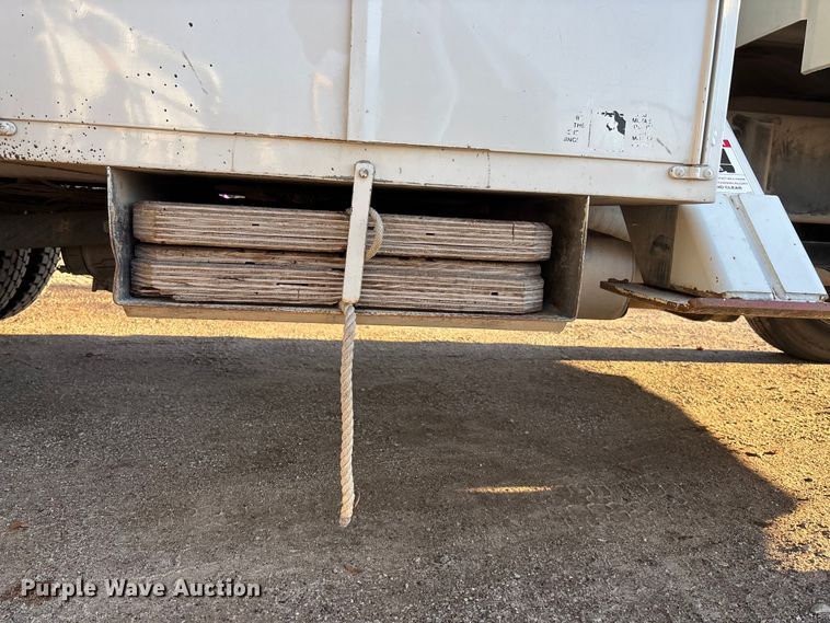 image for item EE4068 2003 Freightliner M2 digger derrick truck