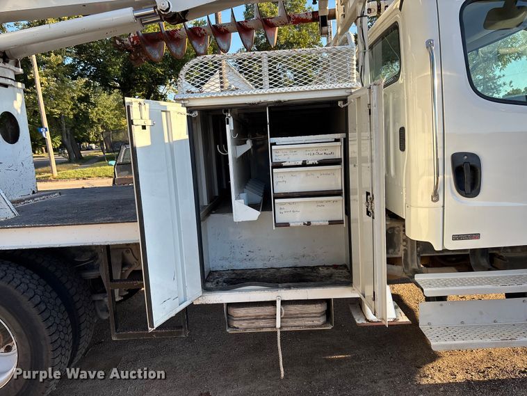 image for item EE4068 2003 Freightliner M2 digger derrick truck