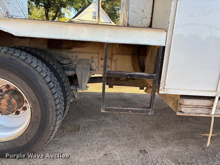 image for item EE4068 2003 Freightliner M2 digger derrick truck