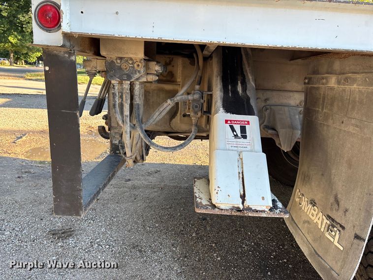 image for item EE4068 2003 Freightliner M2 digger derrick truck