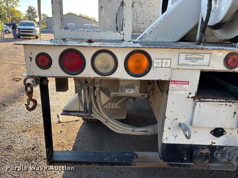 image for item EE4068 2003 Freightliner M2 digger derrick truck