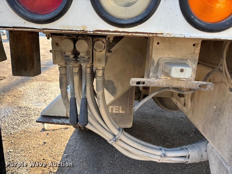 image for item EE4068 2003 Freightliner M2 digger derrick truck