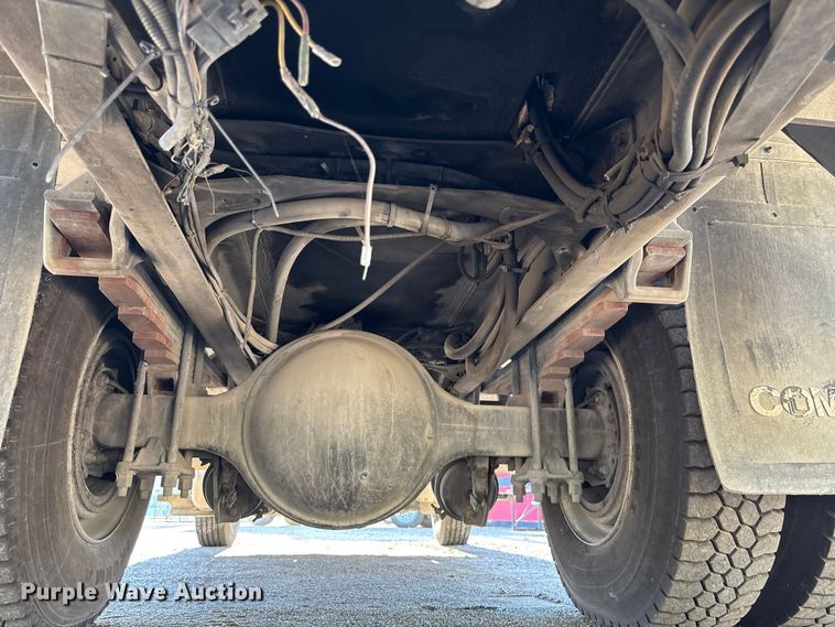 image for item EE4068 2003 Freightliner M2 digger derrick truck