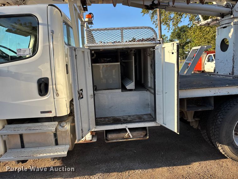 image for item EE4068 2003 Freightliner M2 digger derrick truck