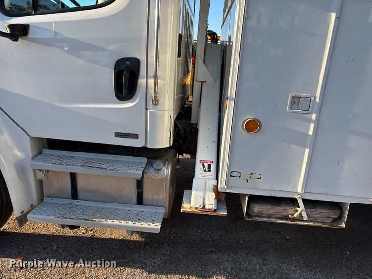 image for item EE4068 2003 Freightliner M2 digger derrick truck