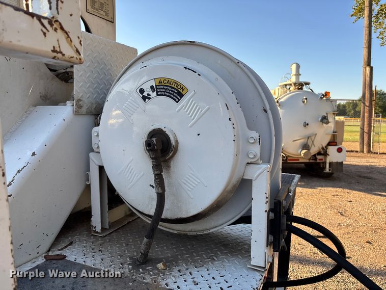 image for item EE4068 2003 Freightliner M2 digger derrick truck