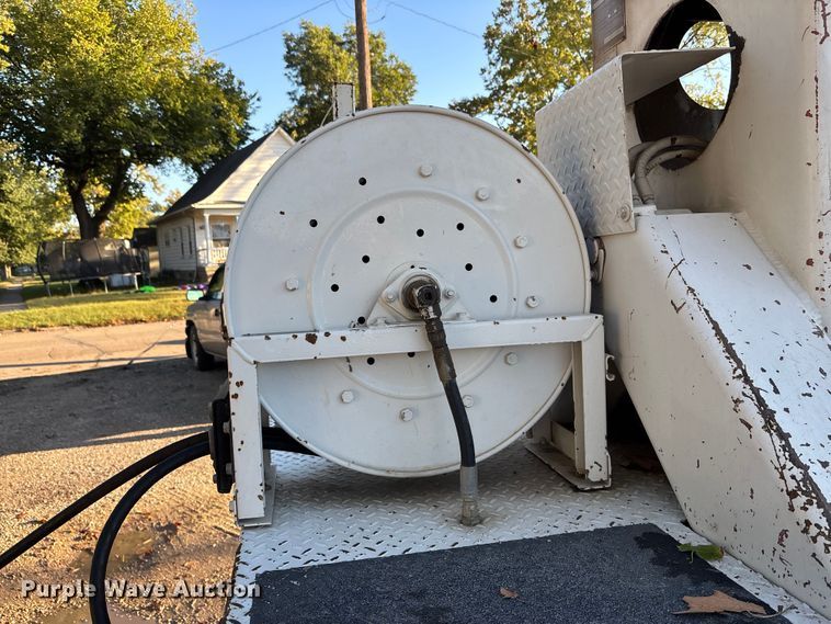 image for item EE4068 2003 Freightliner M2 digger derrick truck