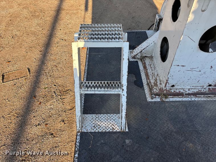 image for item EE4068 2003 Freightliner M2 digger derrick truck