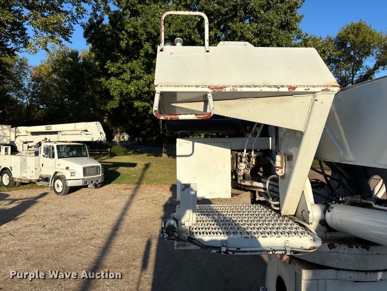 image for item EE4068 2003 Freightliner M2 digger derrick truck