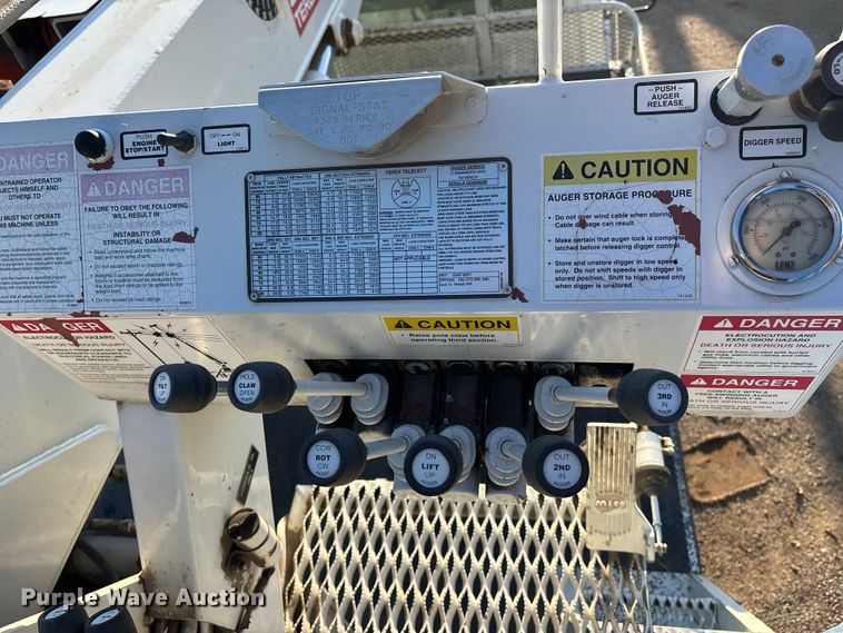 image for item EE4068 2003 Freightliner M2 digger derrick truck