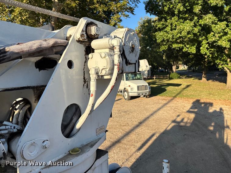 image for item EE4068 2003 Freightliner M2 digger derrick truck