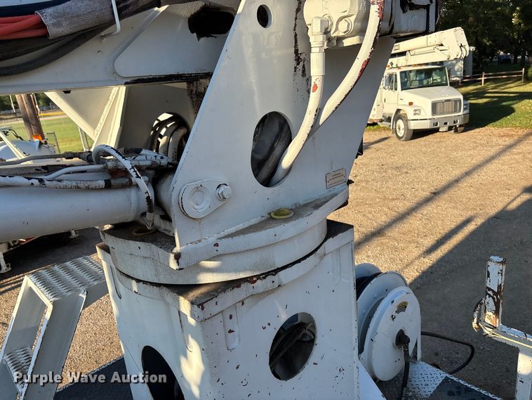 image for item EE4068 2003 Freightliner M2 digger derrick truck