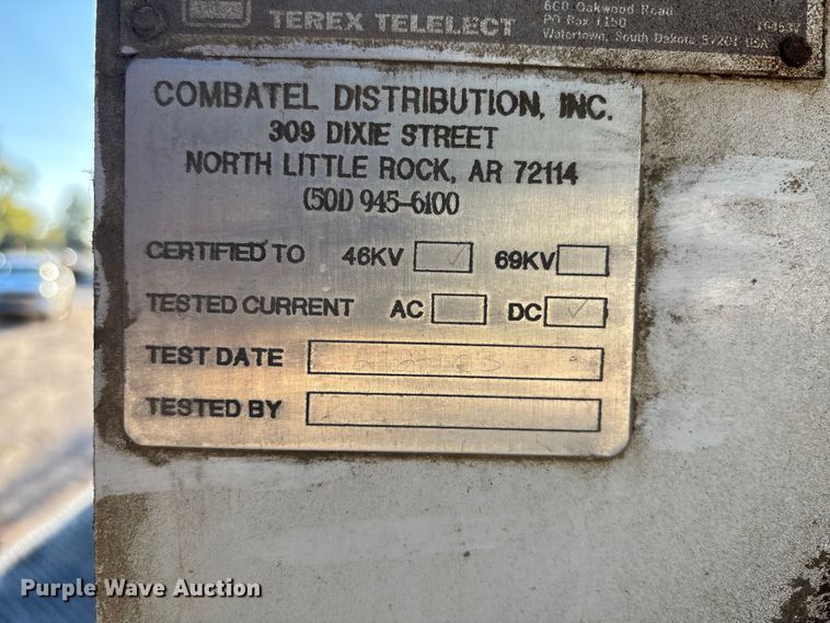 image for item EE4068 2003 Freightliner M2 digger derrick truck