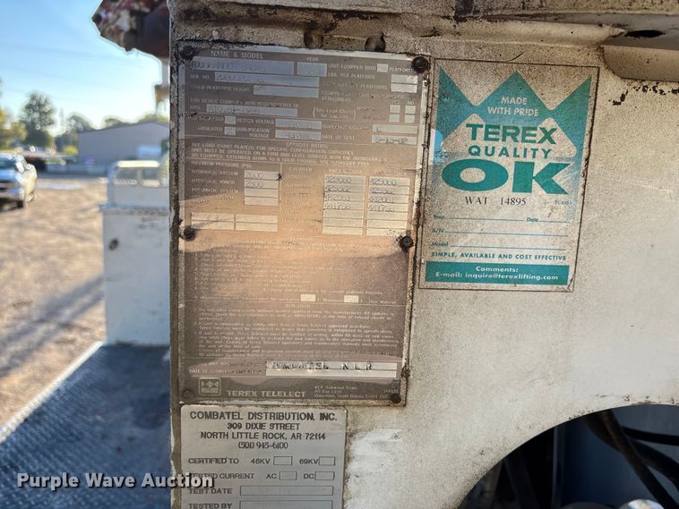 image for item EE4068 2003 Freightliner M2 digger derrick truck