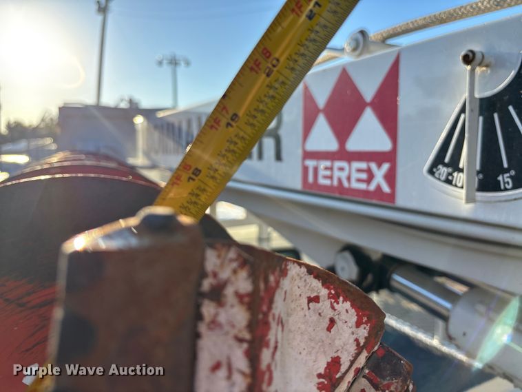 image for item EE4068 2003 Freightliner M2 digger derrick truck